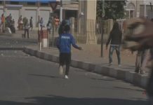 Senegal: police disperse election protest