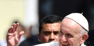 Pope in Panama blasts 'fears and suspicions' over migration