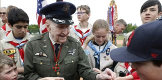 US 'candy bomber' back in Berlin after 70 years