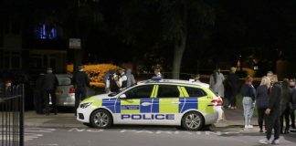 Ten arrests after two teenagers killed in London within minutes