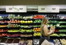Going 'nude': UK supermarkets test plastic-free zones