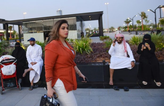 'Rebel' Saudi women shun obligatory abaya robe