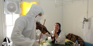 sky news africa Tunisian doctor plays violin to boost virus patients’ morale