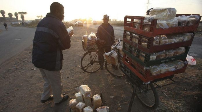 Zimbabweans appeal to govt after bread prices nearly double