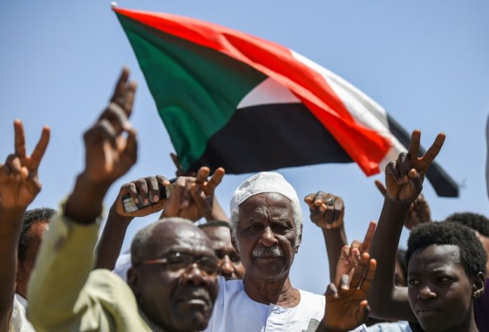 Shots fired in Sudan ahead of crunch talks on ruling body