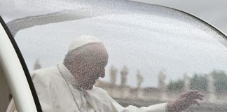 Pope issues new warning against fake news
