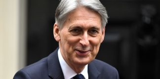 Philip Hammond leads 30 Tory MPs in plot to stop no-deal Brexit