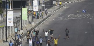 sky news africa Nigeria protesters break curfew amid gunfire, chaos in Lagos